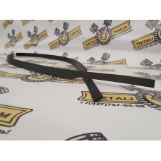 Водосток, дефлектор лобового стекла универсальный 90 см.