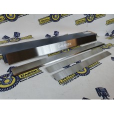 Оригинальные накладки порогов Лада Гранта