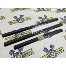 Пластиковые накладки на пороги Нива Travel