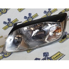 Фара Лада Гранта левая с ресничками