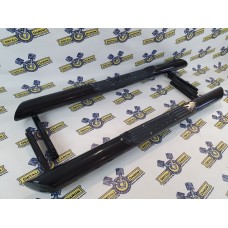 Пороги Нива Урбан труба с проступью с металлической заглушкой 76 мм со скосом (чёрный глянец)