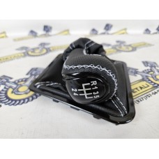 Ручка КПП Лада Приора 1 в коже белая строчка