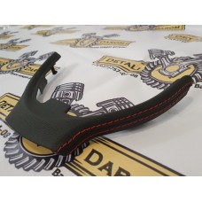 Вставка в руль (молдинг руля) обшитая экокожей с красной строчкой, для Лада Гранта ФЛ, Приора 2, Калина 2